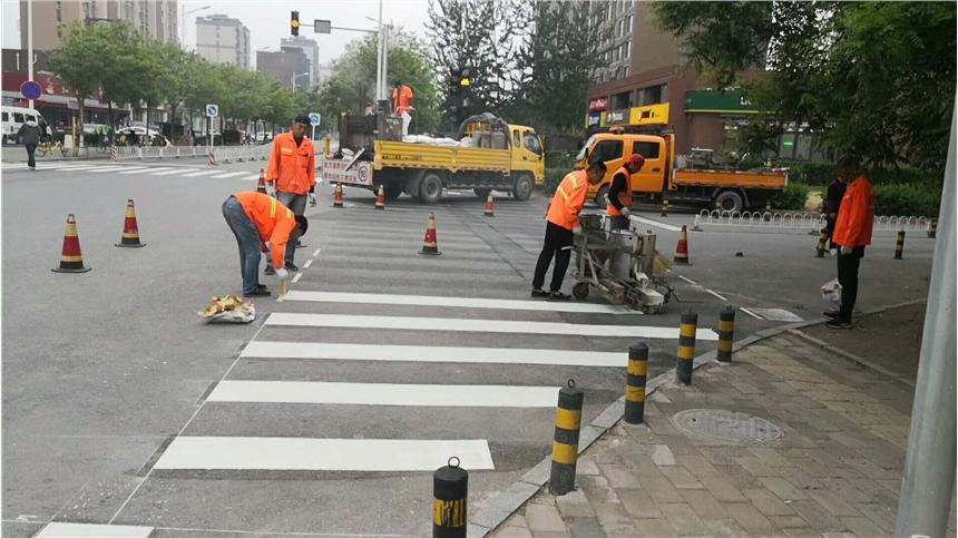 产品详情北京路桥通达交通工程厂区道路划线工厂划线车&zwnj;